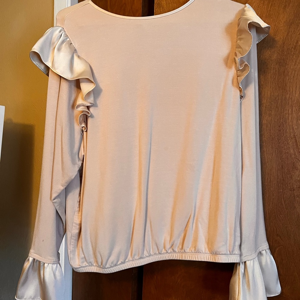 Long sleeve sweater like top